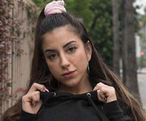 Lena The Plug (@LenaThePlug) .